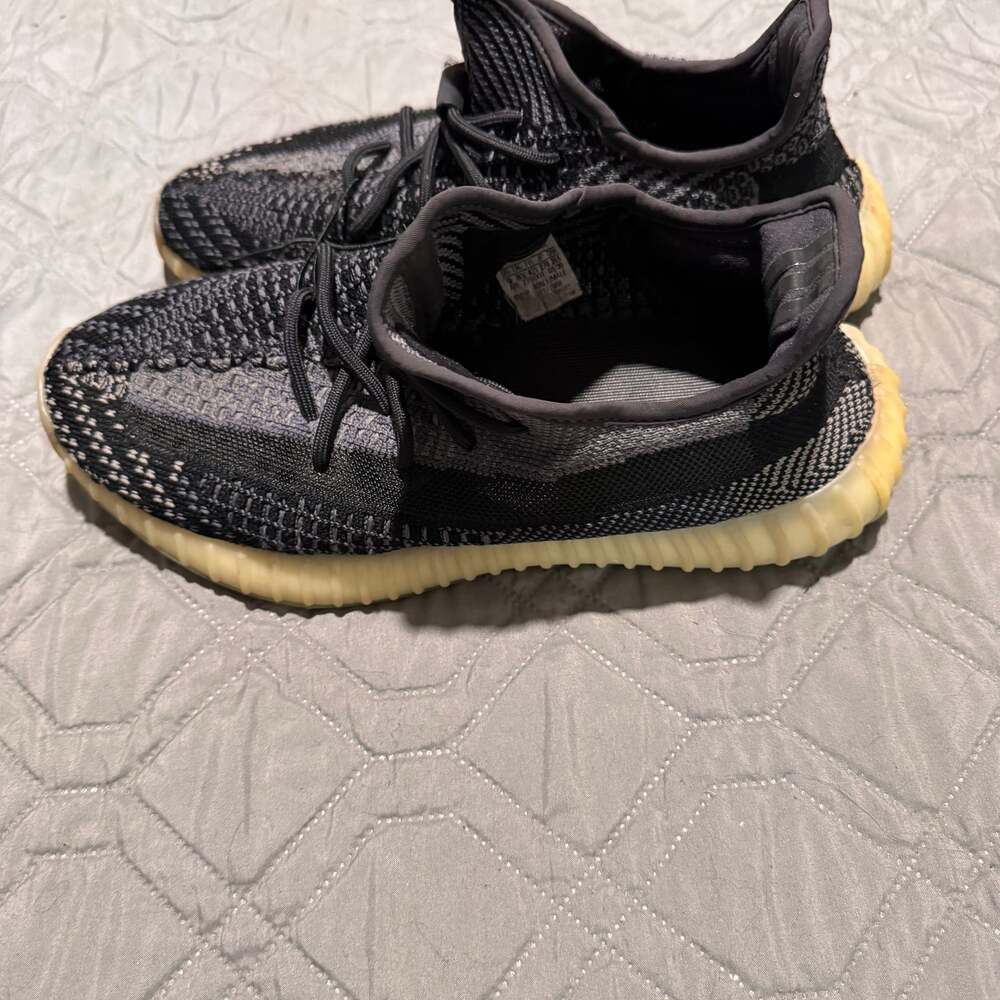 Adidas Yeezy Boost 350 V2 Carbon - Picture 4 of 6